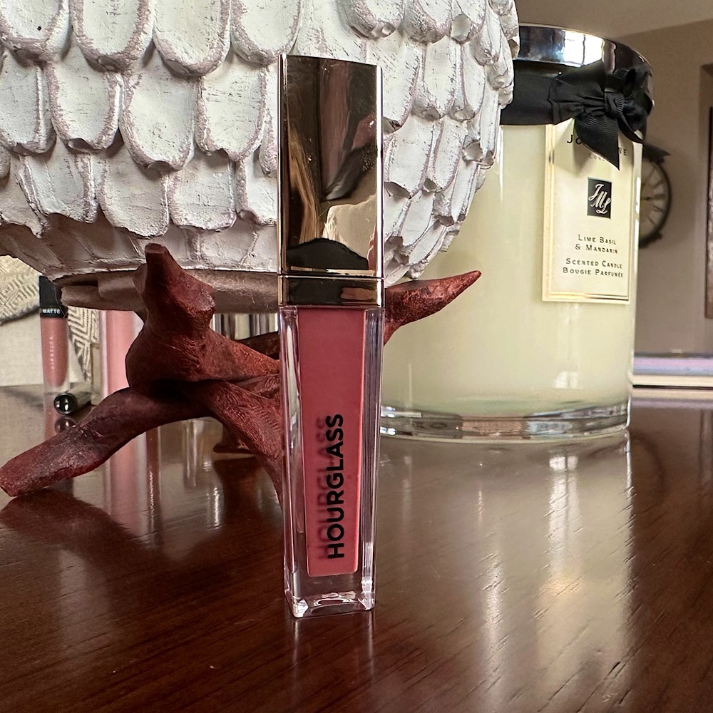 HOURGLASS VELVET STORY "LUXE" MATTE LIQUID LIPSTICK